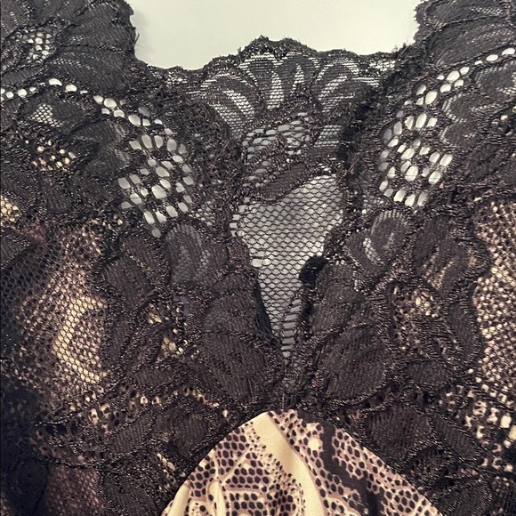 Soma intimates Black v neck short sleeve lace trim sleep top size medium - Picture 3 of 6